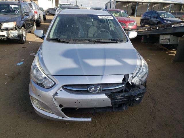 KMHCT5AE3GU267210 - 2016 HYUNDAI ACCENT SE SILVER photo 5