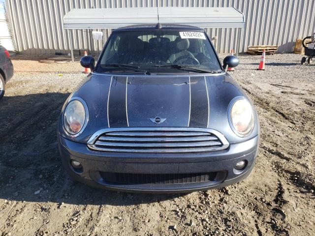 WMWMR33519TU96824 - 2009 MINI COOPER BLUE photo 5