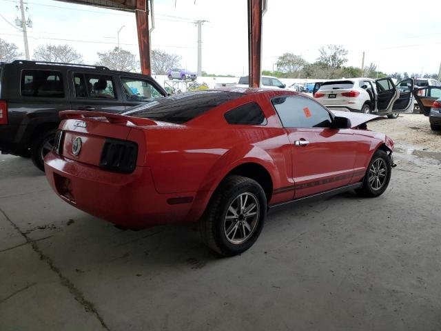 1ZVFT80N755166552 - 2005 FORD MUSTANG RED photo 3