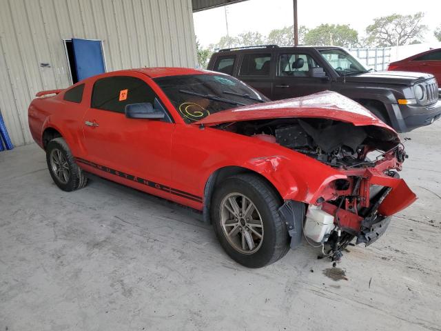 1ZVFT80N755166552 - 2005 FORD MUSTANG RED photo 4