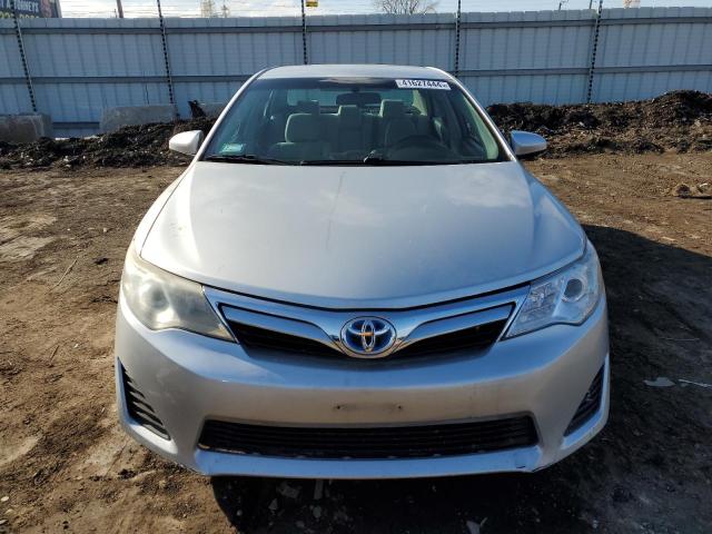 4T1BD1FK4DU081879 - 2013 TOYOTA CAMRY HYBRID SILVER photo 5