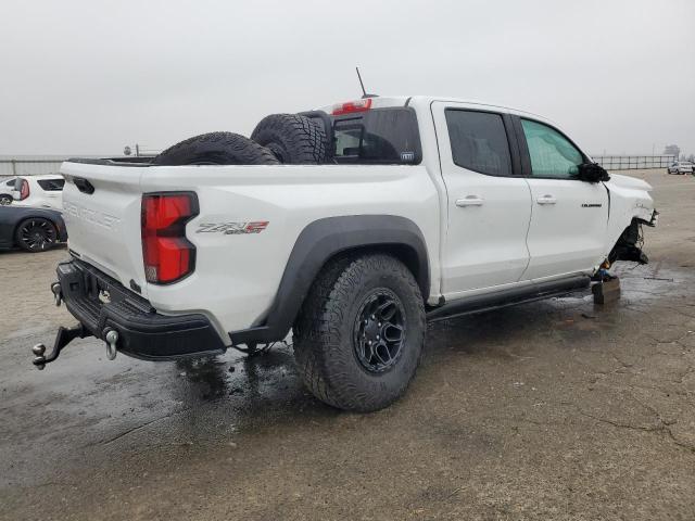 1GCPTFEK6R1210306 - 2024 CHEVROLET COLORADO ZR2 WHITE photo 3