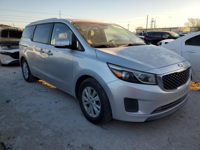 KNDMB5C11F6028554 - 2015 KIA SEDONA LX SILVER photo 4