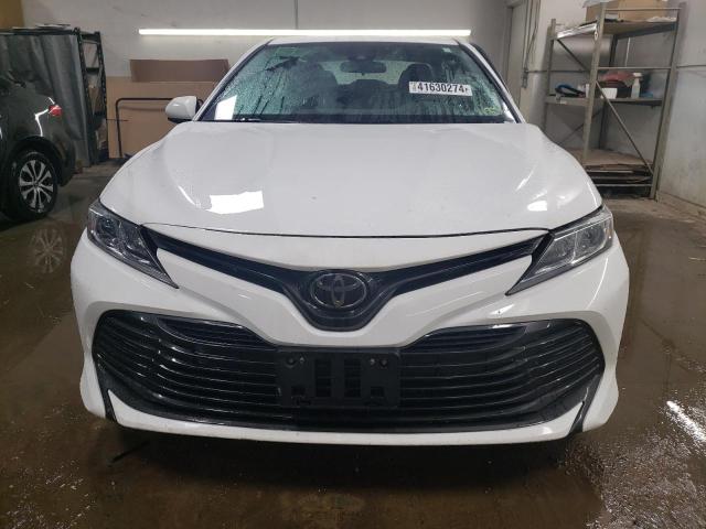 4T1B11HK0KU257555 - 2019 TOYOTA CAMRY L WHITE photo 5