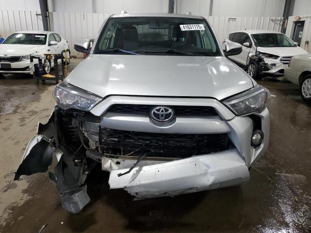 JTEBU5JR5J5533999 - 2018 TOYOTA 4RUNNER SR5/SR5 PREMIUM SILVER photo 5
