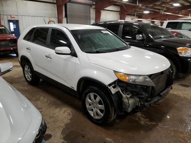 5XYKTCA17BG013379 - 2011 KIA SORENTO BASE WHITE photo 4