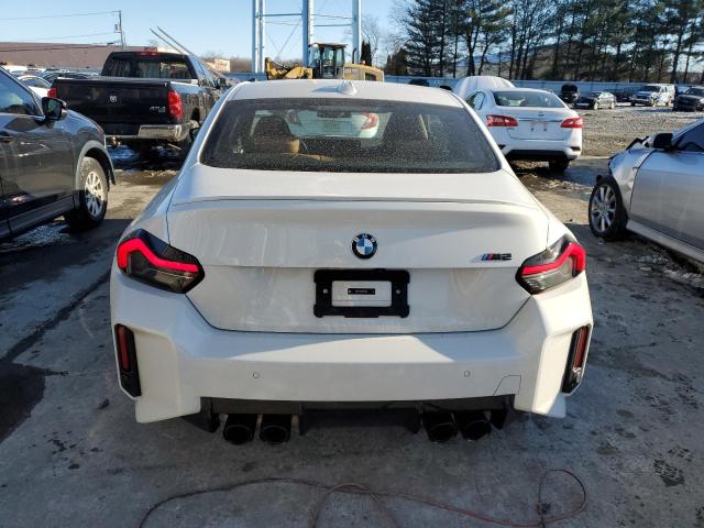 3MF13DM05R8E79951 - 2024 BMW M2 WHITE photo 6