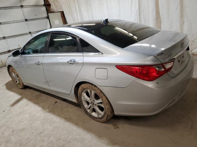 5NPEC4AC2CH356406 - 2012 HYUNDAI SONATA SE SILVER photo 2