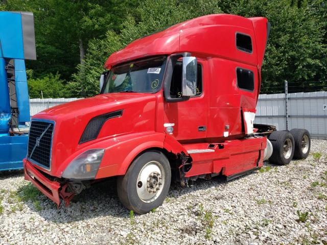 4V4NC9TH6HN975723 - 2017 VOLVO VN VNL RED photo 2