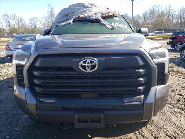 5TFLA5ABXPX022435 - 2023 TOYOTA TUNDRA CREWMAX SR GRAY photo 5