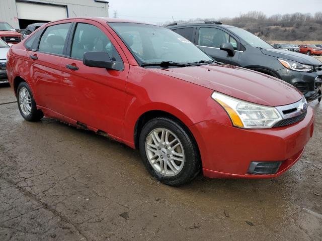 1FAHP35N69W212518 - 2009 FORD FOCUS SE RED photo 4