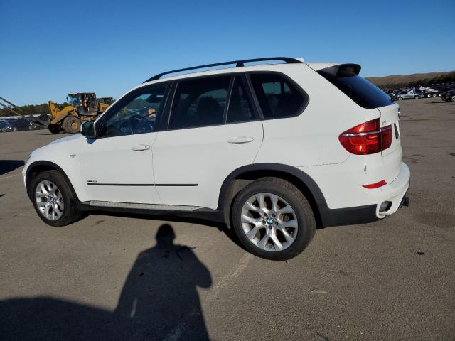 5UXZV4C58CL889994 - 2012 BMW X5 XDRIVE35I WHITE photo 2