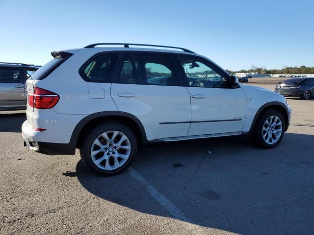 5UXZV4C58CL889994 - 2012 BMW X5 XDRIVE35I WHITE photo 3