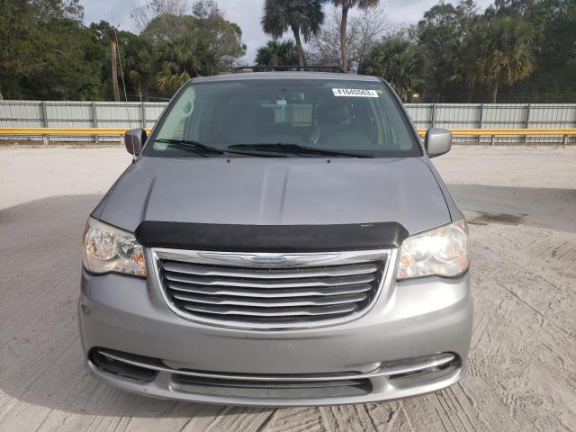 2C4RC1BGXFR565143 - 2015 CHRYSLER TOWN & COU TOURING SILVER photo 5