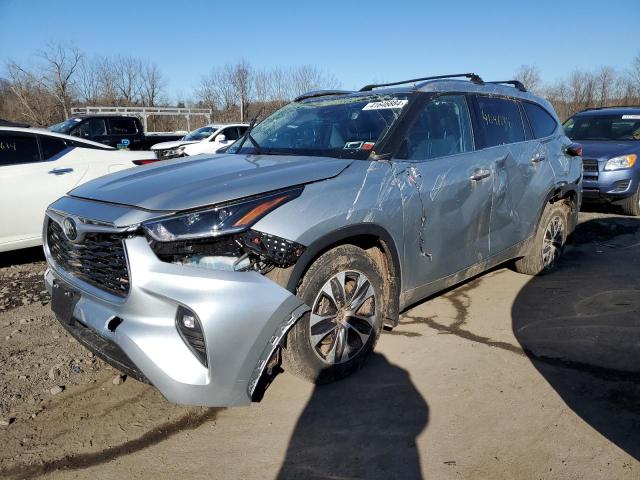 5TDGZRBH5MS555251 - 2021 TOYOTA HIGHLANDER XLE SILVER photo 1