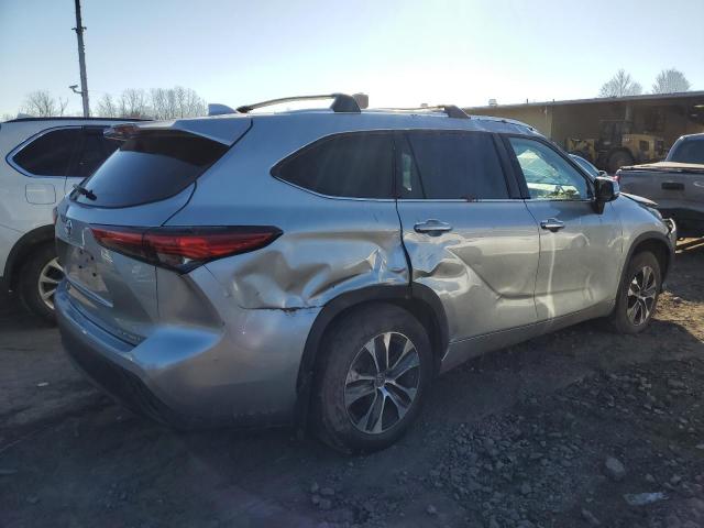5TDGZRBH5MS555251 - 2021 TOYOTA HIGHLANDER XLE SILVER photo 3