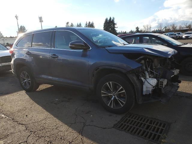 5TDZARFH7HS024455 - 2017 TOYOTA HIGHLANDER LE BLUE photo 4