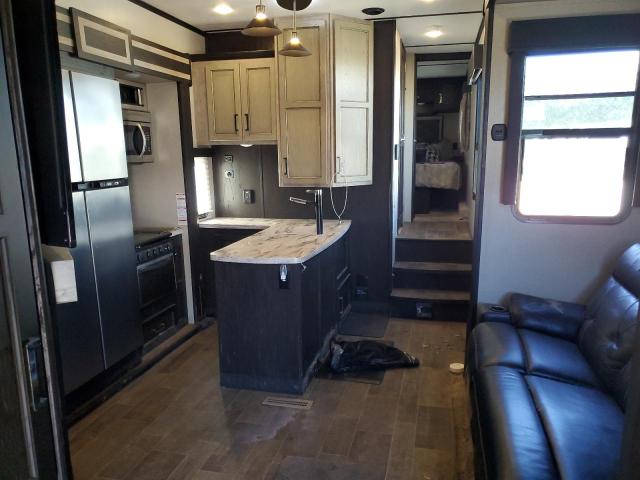 4YDF3712XJF810256 - 2018 KEYSTONE TRAILER TWO TONE photo 5