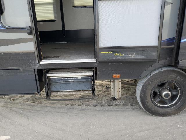 4YDF3712XJF810256 - 2018 KEYSTONE TRAILER TWO TONE photo 9