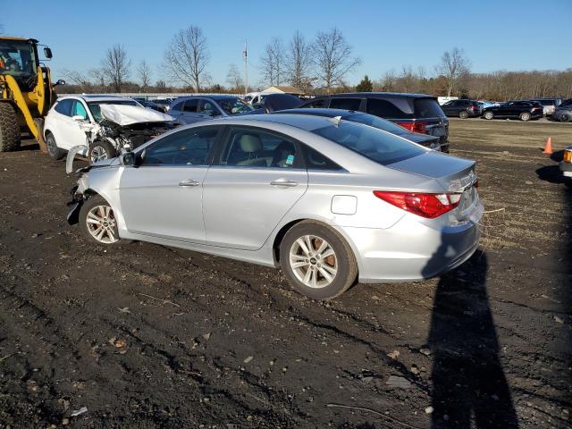 5NPEB4AC8CH445819 - 2012 HYUNDAI SONATA GLS SILVER photo 2