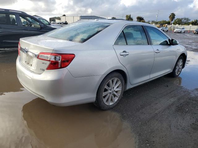 4T1BD1FKXCU013746 - 2012 TOYOTA CAMRY HYBRID SILVER photo 3