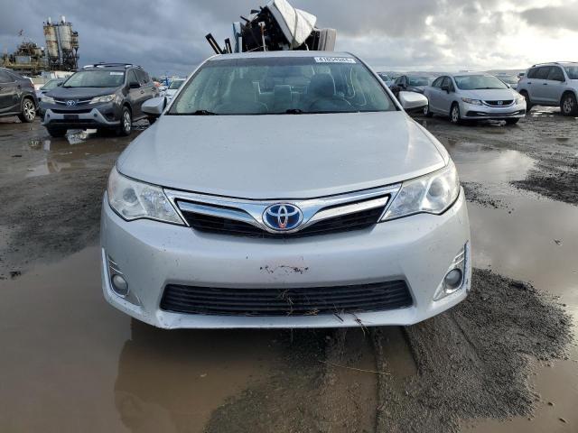 4T1BD1FKXCU013746 - 2012 TOYOTA CAMRY HYBRID SILVER photo 5