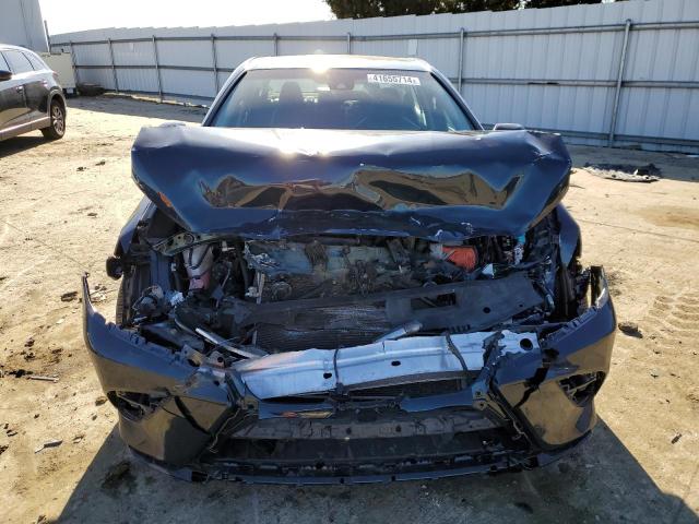 4T1B11HK1JU619021 - 2018 TOYOTA CAMRY L BLUE photo 5