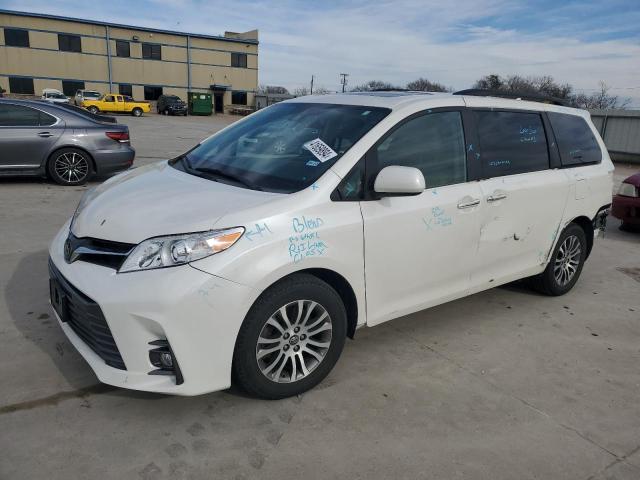 5TDYZ3DC8KS011469 - 2019 TOYOTA SIENNA XLE WHITE photo 1