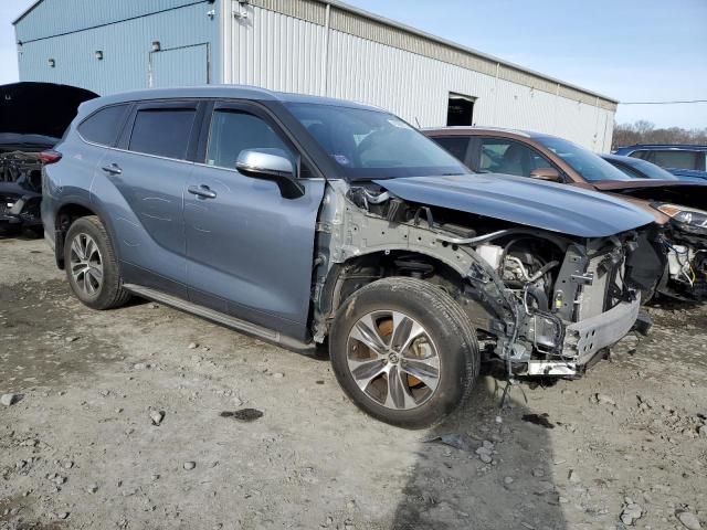 5TDGZRBH1MS105144 - 2021 TOYOTA HIGHLANDER XLE BLUE photo 4