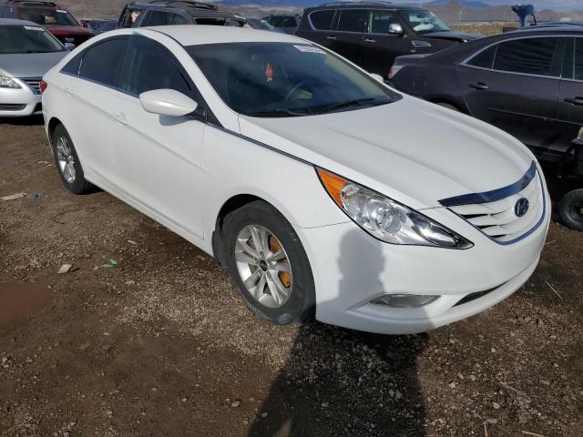 5NPEB4AC2DH510634 - 2013 HYUNDAI SONATA GLS WHITE photo 4