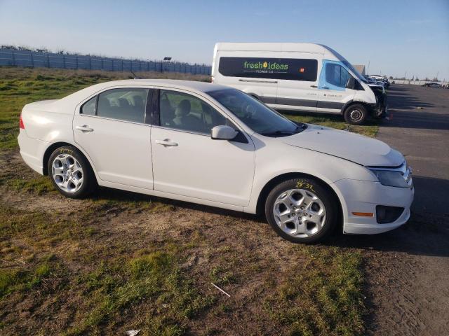 3FAHP0HA1AR291658 - 2010 FORD FUSION 4D SE WHITE photo 4