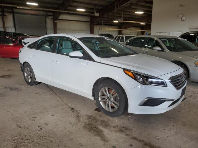 5NPE24AF4GH362727 - 2016 HYUNDAI SONATA SE WHITE photo 4