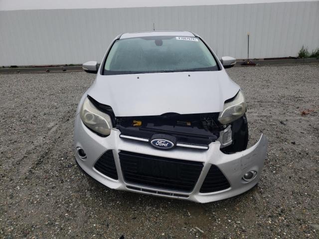 1FAHP3M26CL206783 - 2012 FORD FOCUS SEL SILVER photo 5