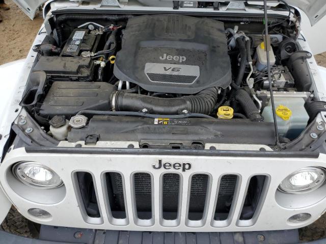 1C4BJWEG4JL910698 - 2018 JEEP WRANGLER U SAHARA WHITE photo 11