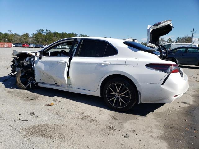 4T1G11BK8MU030163 - 2021 TOYOTA CAMRY SE WHITE photo 2