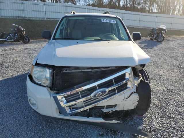 1FMCU9D74BKB37068 - 2011 FORD ESCAPE XLT WHITE photo 5