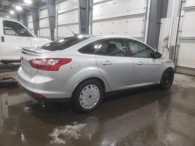 1FAHP3F25CL467545 - 2012 FORD FOCUS SE SILVER photo 3