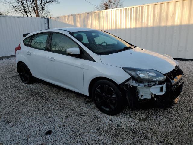 1FADP3K21EL127462 - 2014 FORD FOCUS SE WHITE photo 4