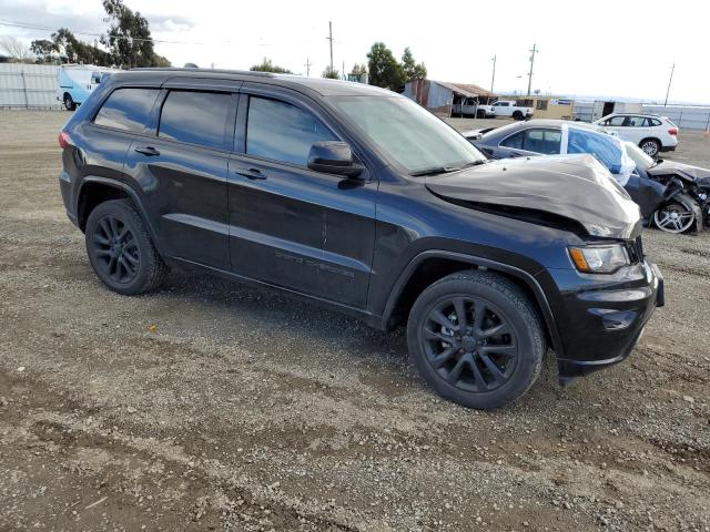 1C4RJEAG0JC125254 - 2018 JEEP GRAND CHER LAREDO BLACK photo 4