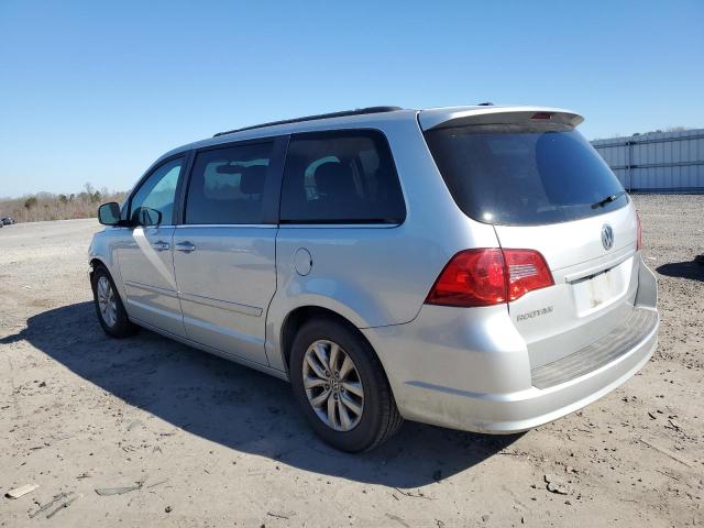 2C4RVABG4CR240574 - 2012 VOLKSWAGEN ROUTAN SE SILVER photo 2