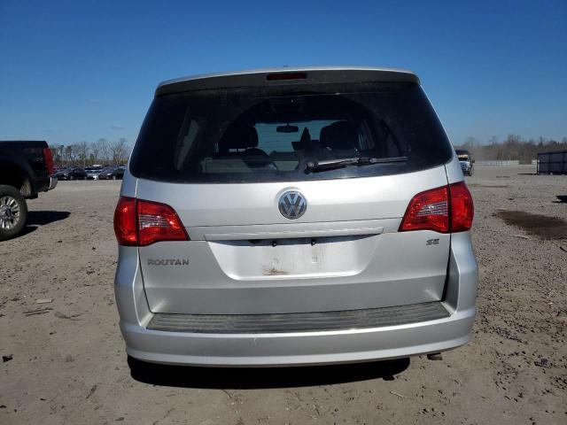 2C4RVABG4CR240574 - 2012 VOLKSWAGEN ROUTAN SE SILVER photo 6