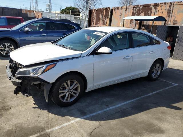 5NPE24AF7FH031011 - 2015 HYUNDAI SONATA SE WHITE photo 1