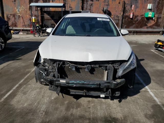 5NPE24AF7FH031011 - 2015 HYUNDAI SONATA SE WHITE photo 5