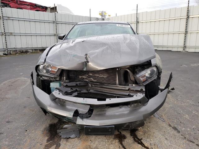 1ZVBP8AM1B5137200 - 2011 FORD MUSTANG GRAY photo 5