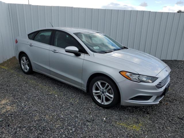 3FA6P0HD6JR201759 - 2018 FORD FUSION SE SILVER photo 4