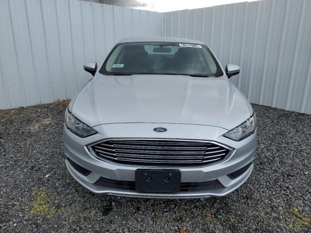 3FA6P0HD6JR201759 - 2018 FORD FUSION SE SILVER photo 5