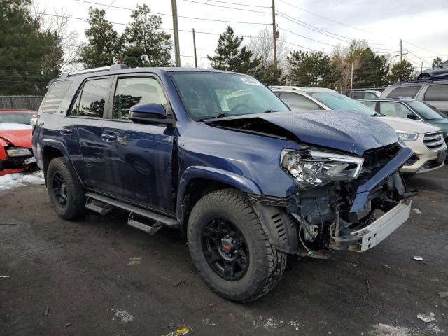 JTEBU5JR2K5721364 - 2019 TOYOTA 4RUNNER SR5 BLUE photo 4