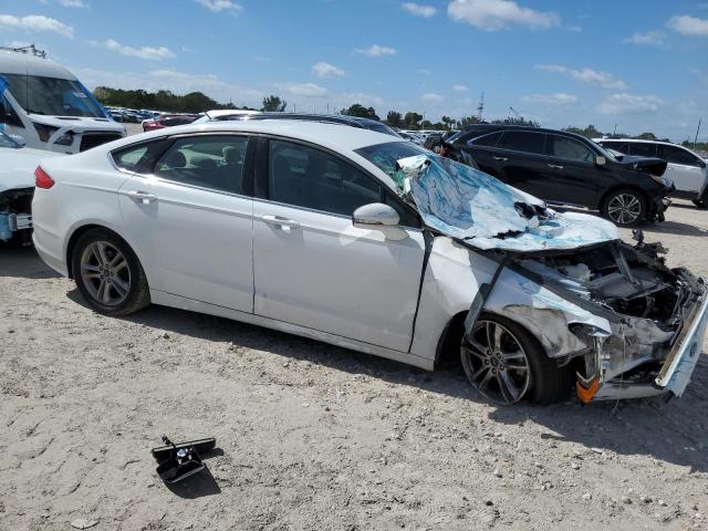 3FA6P0HD5JR162744 - 2018 FORD FUSION SE WHITE photo 4