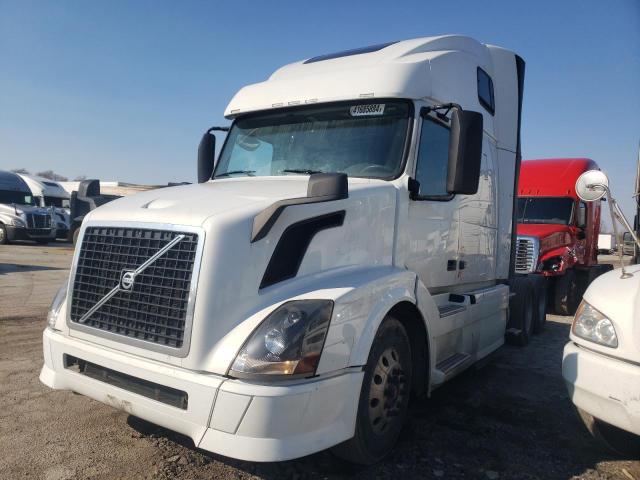 4V4NC9TG8EN154397 - 2014 VOLVO VN VNL WHITE photo 2