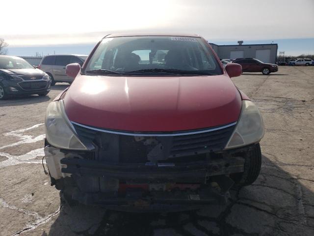 3N1BC13E58L440696 - 2008 NISSAN VERSA S RED photo 5